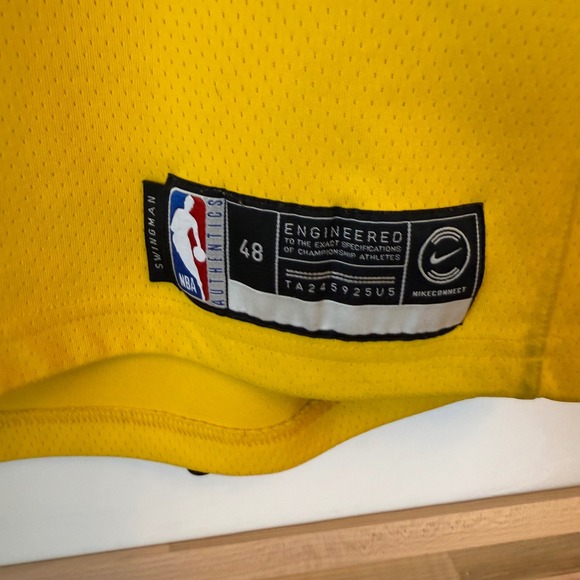 Nike NBA Lakers LeBron James #23 Yellow Jersey Men's Size 48 Large - Picture 5 of 5
